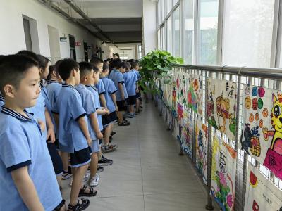 郑州市高新区科学大道第三小学学生参观清廉书画展