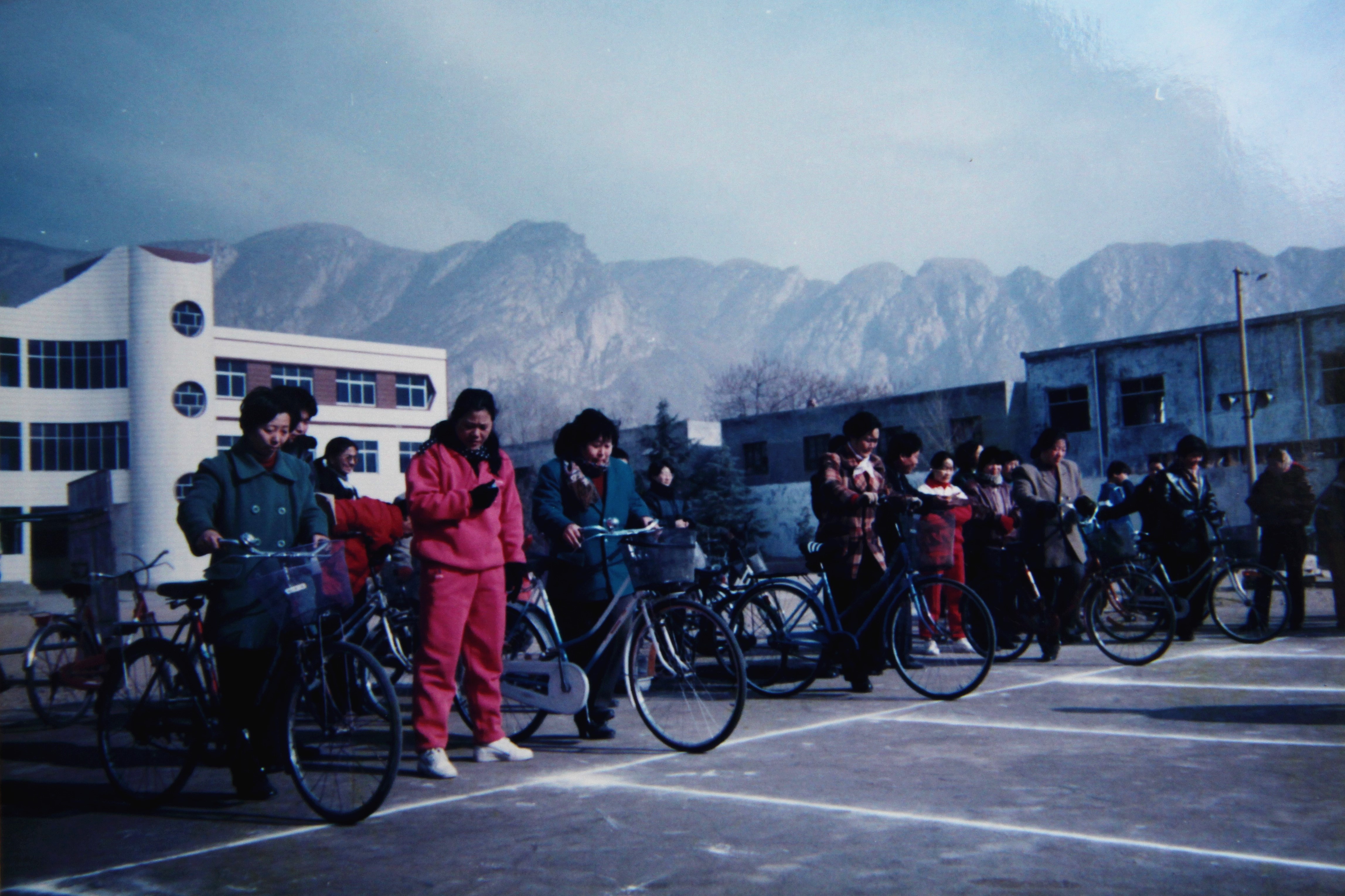 登封市第三初级中学与改革开放40周年-郑州教育信息网